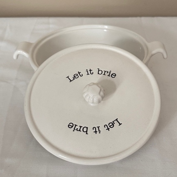 Mud Pie “| Let It Brie” Ceramic Brie Baker with Cheese Spreader - Picture 5 of 8